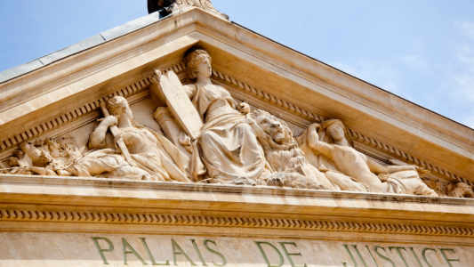 Évasion de neuf individus du centre de rétention administrative de Nice : enquêtes en cours