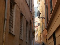 Dossier Habitat dégradé - « Une zone test » dans le Vieux-Nice en cours d'élaboration pour le diagnostic immobilier structurel