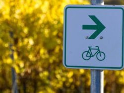 Charles Ange Ginésy annonce la création d'une piste cyclable sécurisée sur le littoral entre Antibes et Villeneuve-Loubet pour le 11 mai
