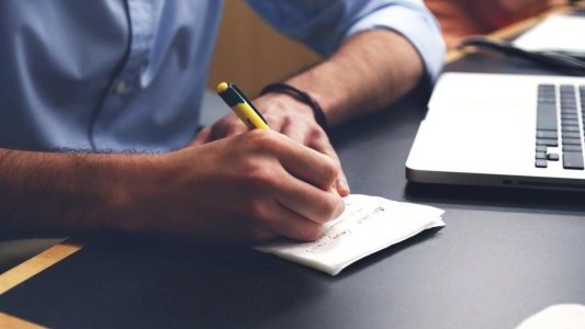 Pôle emploi propose plus de 300 services en ligne pour se former durant le confinement