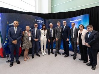 Coopération spatiale : Thales Alenia Space reçoit une délégation ministérielle franco-italienne à Cannes