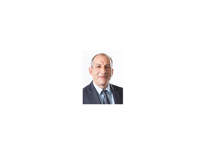 Christophe Etoré succède