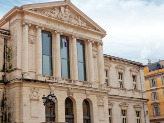 Nice : quatre personnes déférées après la découverte de 2,3 kg de cocaïne et d'une arme