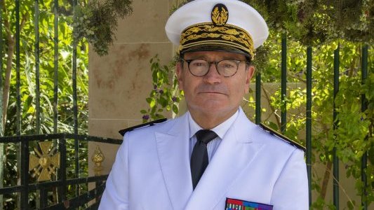 Le préfet du Var au centre de vaccination de Brignoles