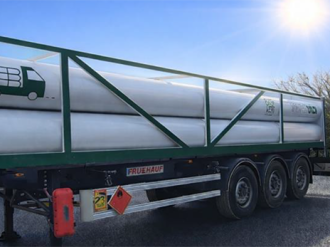 Alpes du Sud : GRDF innove avec une station mobile de gaz vert pour décarbonater les navettes du Winter Solar Tour