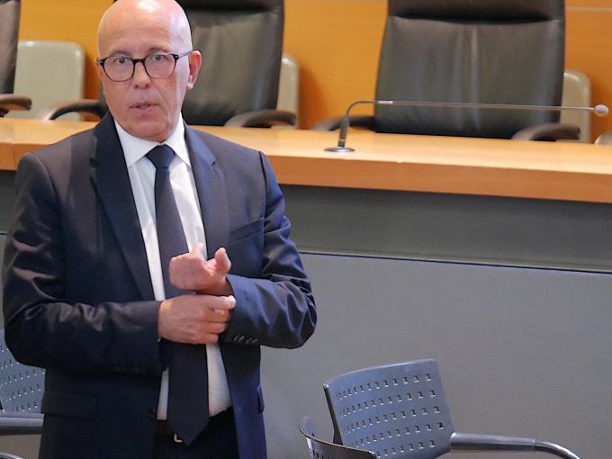 Budget de l'État : Éric
