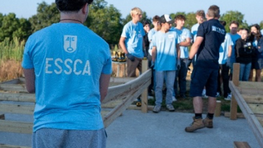 Solidarité : 150 étudiants de l'ESSCA s'engagent auprès de jeunes en situation de handicap