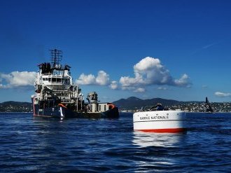 La Marine nationale installe un coffre d'amarrage en baie de Saint-Tropez