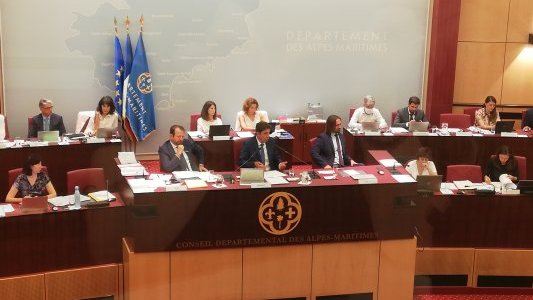Assemblée Départementale : une motion d'Éric Ciotti adoptée pour réclamer plus de vols en partance et à destination de l'Aéroport Nice Côte d'Azur