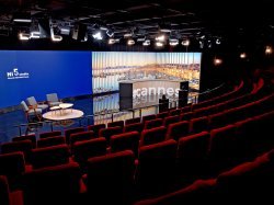 Le Palais des Festivals et des Congrès de Cannes est équipé d'un studio numérique : le Hi5 studio