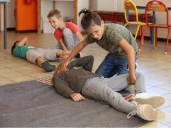 Les élèves se forment aux gestes de premiers secours 