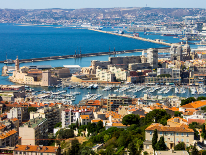 Le gouvernement mandate