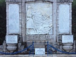 L'ESCARENE : Déplacement du monument aux morts