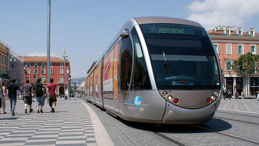 Des Tram' en renfort pendant les week-ends des fêtes de Noël à Nice