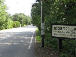 ROQUEFORT LES PINS : 200 logements, 700 places de parking, 1 000 m² de surface de vente