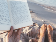 Pages à la Plage : une bibliothèque sur le sable cannois