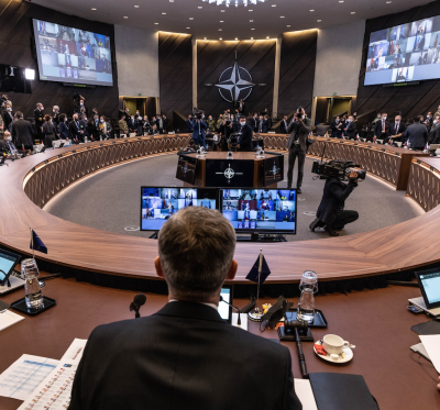Conflitos: NATO, como funciona?  – Pequenos cartazes dos Alpes-Maritimes