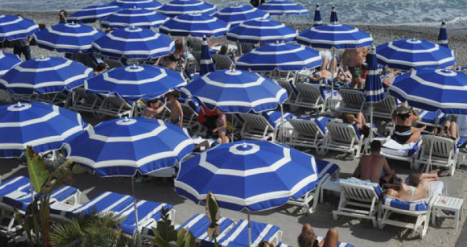 Tourisme : après les attentats, c'est le retour des "beaux jours" à Paris et sur la Côte d'Azur